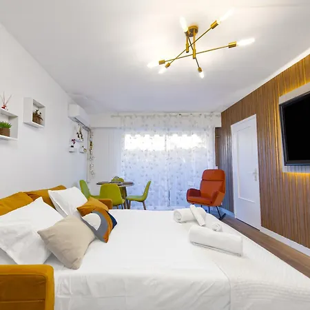 Mozart - Agreable Deux Pieces - Centre - Proche Gare * 芒通