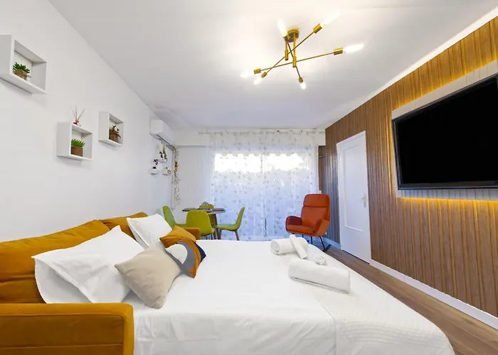 Mozart - Agreable Deux Pieces - Centre - Proche Gare * מנטון